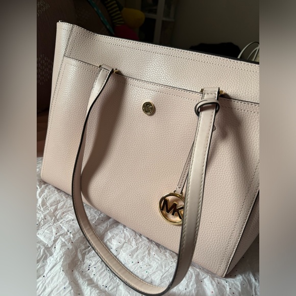 Baby pink Michael kors tote set - Picture 3 of 10